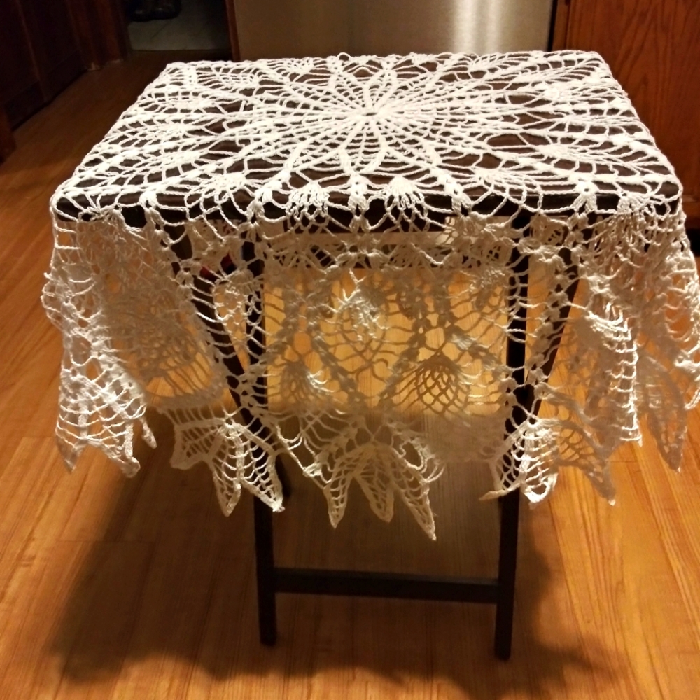 Doily/44"/Vintage/White